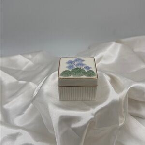 Vintage Lenox Floral Porcelain Trinket Box. A square shape with a ribbed base.